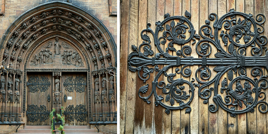 кованые дверные петли в готическом стиле